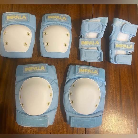 Women’s Roller Skates - Pink and Black and Impala
Accessories - Picture 5 of 6